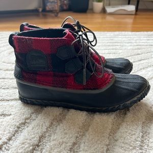 Buffalo check Sorel boots